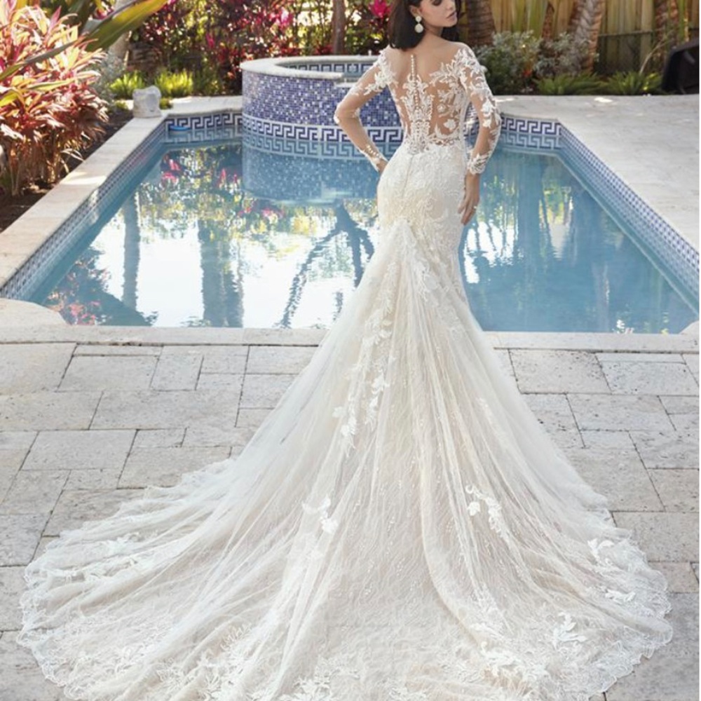 Demetrios 1025 Wedding Gown. NWT. Make an offer!